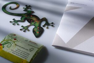 Elfenbeinkarton und Hartpost